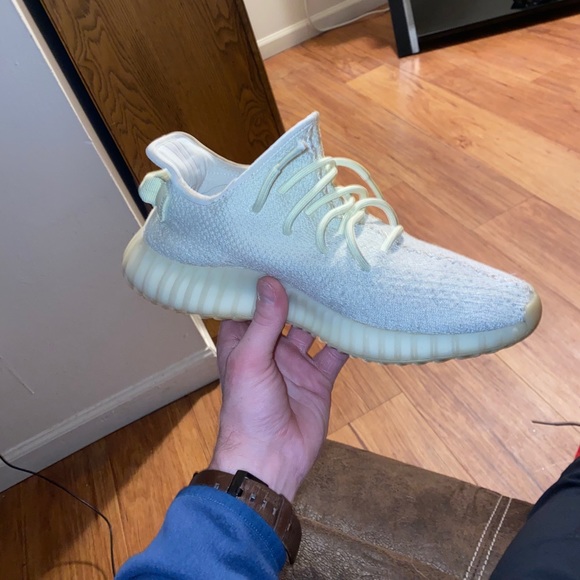 Yeezy 350 v2 butters - Picture 2 of 9